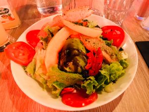 Very good vegan salad! They also stay open late which is a big plus!  at La Piazza Papa in Lyon