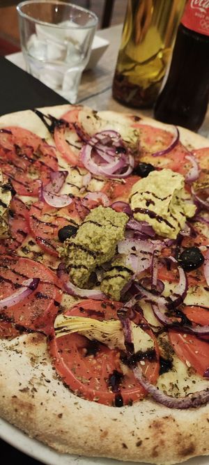 Vegan pizza with guacamole and green olive paste on top at La Piazza Papa - Comedie in Montpellier