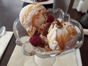 Vegan salted pecan ice cream sundae at The Horseshoe in Warlingham