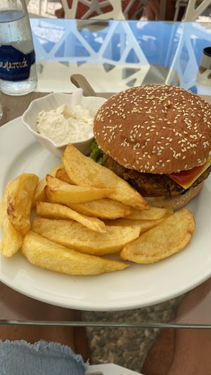 Nice burger at Pulse in Crete