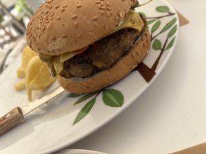 cheeseburger  at Pulse in Crete