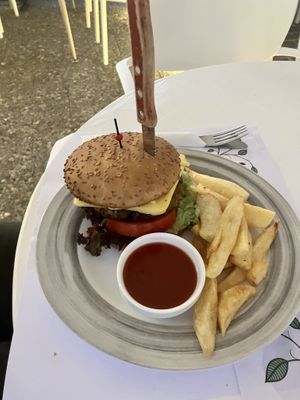 Cheeseburger  at Pulse in Crete