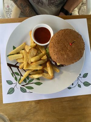 Veganer Cheeseburger   at Pulse in Crete