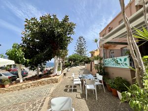 Ocean to the rightt  at Pulse in Crete