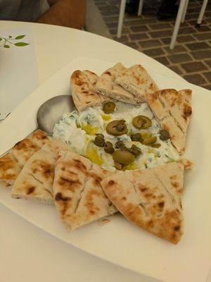 Tsatiki dip with pita at Pulse in Crete