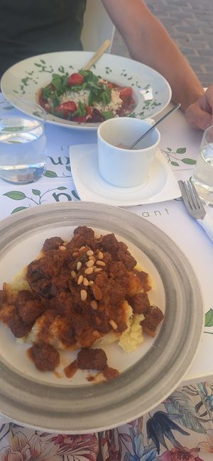 Wine "Meat" with smashed potato & Chilli non Carne at Pulse in Crete