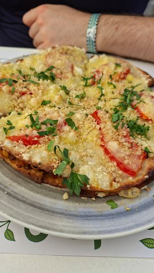 Deep dish pizza at Pulse in Crete