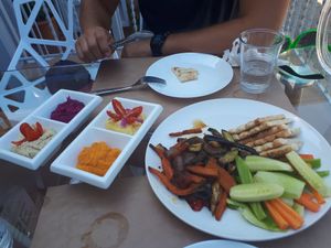 Starter: vegtable plate at Pulse in Crete