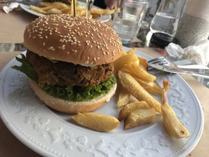 Cheese burger at Pulse in Crete