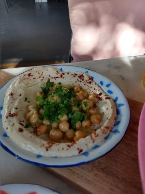 Hummus at HUmmUS in The Hague