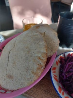 Pita bread at HUmmUS in The Hague