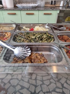 Cooked meals at Paradise Food in Budva