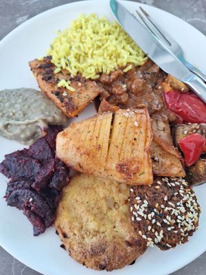 Pay by weight at Paradise Food in Budva