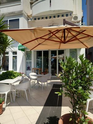 Facade at Paradise Food in Budva