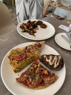 questi due piatti sono costati 12€ totali  at Paradise Food in Budva