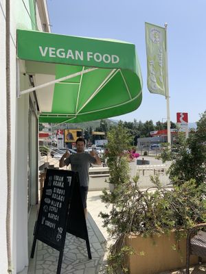 Entrance  at Paradise Food in Budva