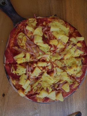Hawaiian Pizza at Doko Demo V in West Burleigh