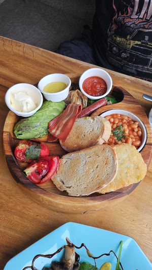 Big breakfast at Doko Demo V in West Burleigh