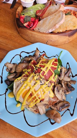 Vegan bacon benny with added mushrooms at Doko Demo V in West Burleigh