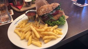 delicious vegan burger (vegan crisp) at 50s Ville Diner in Zwickau