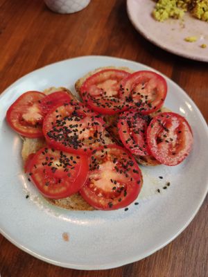 Pan con tomate at La Tienda de Los Unicornios in Granada