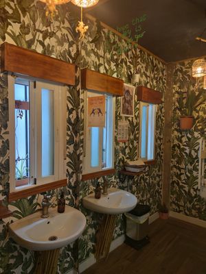 Bathroom at La Tienda de Los Unicornios in Granada