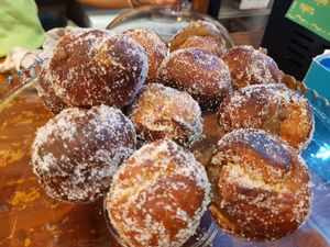 Caramel filled doughnuts at La Tienda de Los Unicornios in Granada