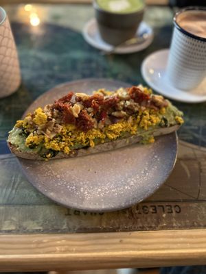 Toast witch scrambled tofu  at La Tienda de Los Unicornios in Granada