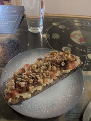 Tostada con Hummus at La Tienda de Los Unicornios in Granada
