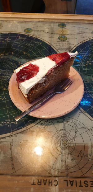 Berry cake at La Tienda de Los Unicornios in Granada