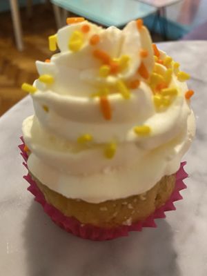 Mango Passionfruit Cupcake  at Veg & Bake in Santiago