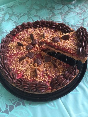 Chocolate peanut butter and strawberry sugar free cake at Veg & Bake in Santiago