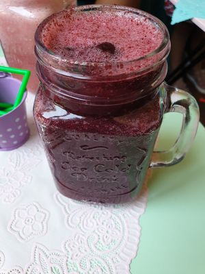 Natural raspberry, cranberry and mint juice at Veg & Bake in Santiago