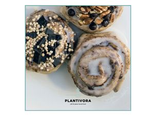 Variedad de panes   galletas   Donas    at Plantivora in Leon