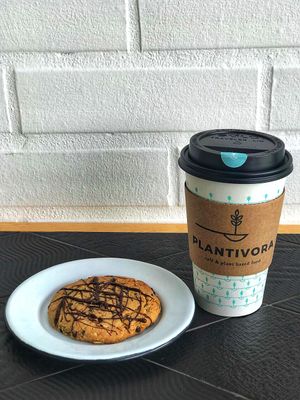 Oat-chocolate cookie and Coffee  at Plantivora in Leon