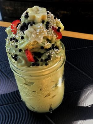 SMOOTHIE Avo-Match (avocado+matcha) at Plantivora in Leon