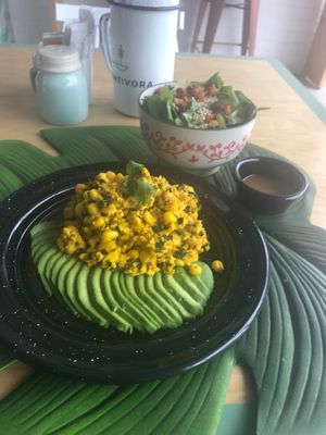 Desonstructed Scramble wrap 🌿 at Plantivora in Leon