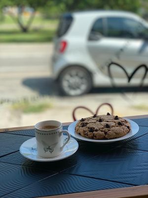 Expresso con Chocolate Chewie Chunks at Plantivora in Leon