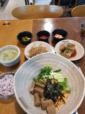 Acorn jelly rice bowl at Soonnam Siraegi in Seoul