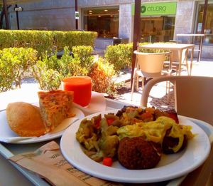 Outside the shop/restaurant at Celeiro - Roma in Lisbon