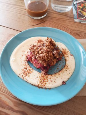 Crumble at Galleri Stenhallen Café in Borgholm
