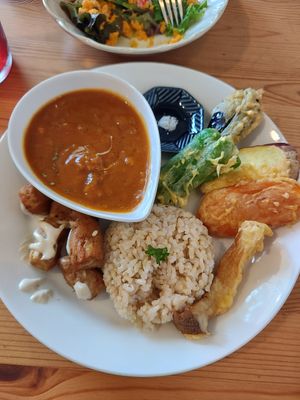 Lunch plate at Marugoto Vegan Dining Asakusa in Tokyo