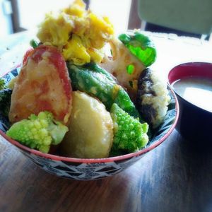 Mega size Tempura ricebowl at Marugoto Vegan Dining Asakusa in Tokyo
