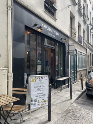 Front of the restaurant   at Kapunka Vegan in Paris