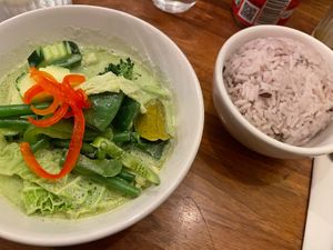 Green curry and rice  at Kapunka Vegan in Paris