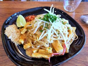 Pad thai with satay sauce at Kapunka Vegan in Paris