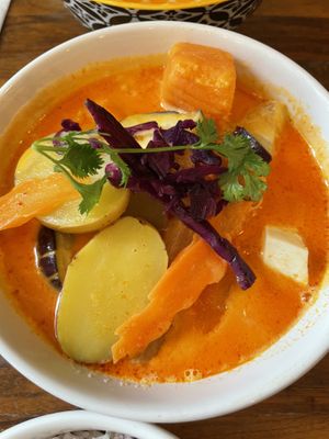 Massaman curry  at Kapunka Vegan in Paris