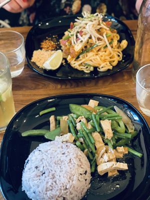 Plate of the day (tofu basil) and pad thai  at Kapunka Vegan in Paris