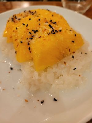 Mango sticky rice at Kapunka Vegan in Paris