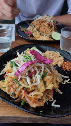 Pad thaï at Kapunka Vegan in Paris